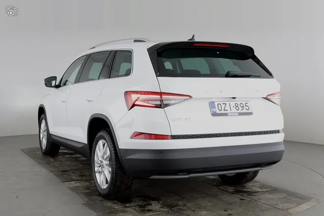 Skoda Kodiaq 1.5 TSI ACT Style DSG Autom. *7-paikkainen / Lisälämmitin / Vetokoukku / Navigointi / Sähköpenkit muistilla / Sähkötoiminen takaluukku* - Autohuumakorko 1,99%+kulut - Image 3